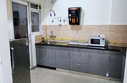 Mohangarh Apartment | Spacious 3-bedroom apartment with AC, WiFi and Kitchen in Posh area of Lucknow