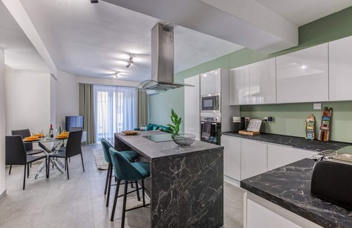 St. Andrew's Apartment | Spacious 3-bedroom apartment with WiFi, AC in beautiful Swieqi