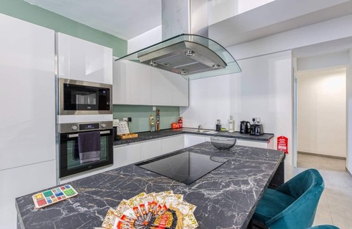 St. Andrew's Apartment | Spacious 3-bedroom apartment with WiFi, AC in beautiful Swieqi