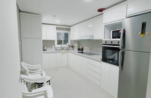 Mecca Apartment | Spacious 3-bedroom apartment in marvelous Makkah with WiFi, AC