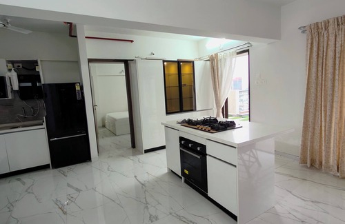 Baner Apartment | Spacious 3-bedroom apartment with AC, WiFi in charming Pune