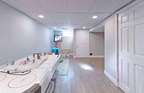 Barrie Villa | Spacious 3-Bedroom Cottage with Pool & Hot Tub