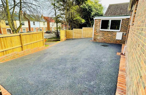 Rushmoor District Apartment | Spacious 3 bedroom Home w Parking in Farnborough