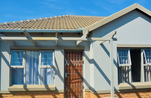 Emalahleni House | Spacious 3-bedroom house perfect for relaxation and business trips