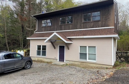 Hubbardston Cottage | Spacious 3 Bedroom Cottage on Lake