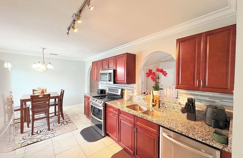 Southside House | Spacious 3-Bedroom Home in Tranquil Jacksonville – Sleeps 10 Comfortably.
