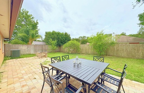 Southside House | Spacious 3-Bedroom Home in Tranquil Jacksonville – Sleeps 10 Comfortably.