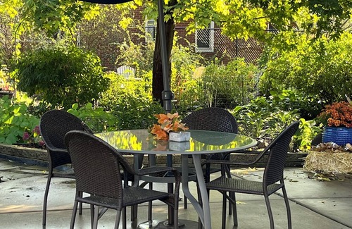 St. Anthony House | Spacious 3-bedroom house in peaceful Mpls neighborhood - WiFi, AC, full kitchen