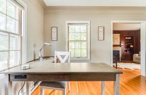 St. Anthony House | Spacious 3-bedroom house in peaceful Mpls neighborhood - WiFi, AC, full kitchen
