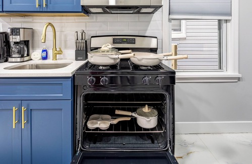 New Rochelle Apartment | Spacious 3-bedroom apartment with WiFi, Parking in welcoming New Rochelle
