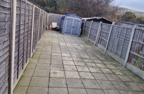 West Thurrock House | Spacious 3 bedroom with garden
