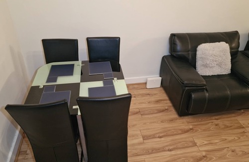 West Thurrock House | Spacious 3 bedroom with garden