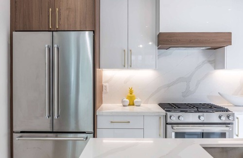 Beaconsfield Village House | Spacious 3 Bedrooms 3 Baths House Downtown+Parkingn