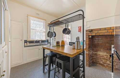 Ballarat House | Spacious 3 BR Luxury home in Ballarat Central- Near Lake, Sovereign Hill, Castle