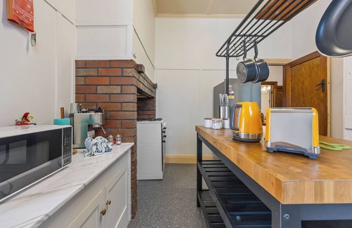 Ballarat House | Spacious 3 BR Luxury home in Ballarat Central- Near Lake, Sovereign Hill, Castle