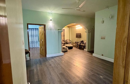 Basundhara Residential Area Apartment | Spacious 3‑BR Bashundhara Flat AC, Wi‑Fi & Balconies. KeyHost Homes