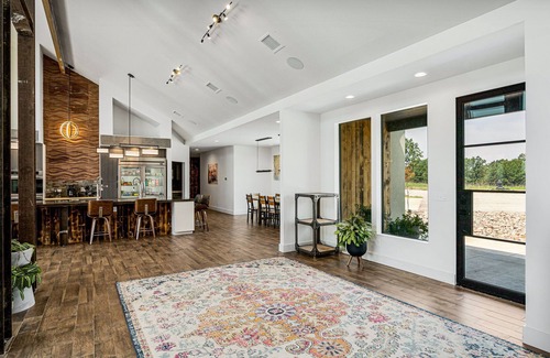 Bartlesville House | Spacious 310Acre Retreat w/Barn, Stunning Views, Pool & Wedding Venue 25+ Guests