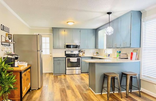 Lyons House | Spacious 3Bed, 2Bath Home for Corporate Stays, Contractors/Healthcare Providers