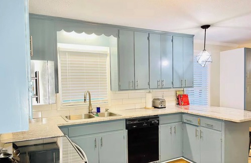 Lyons House | Spacious 3Bed, 2Bath Home for Corporate Stays, Contractors/Healthcare Providers