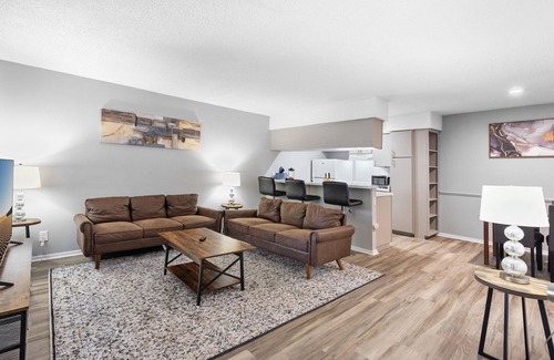 North University Apartment | Spacious 3BR/2BA next to UT 3075
