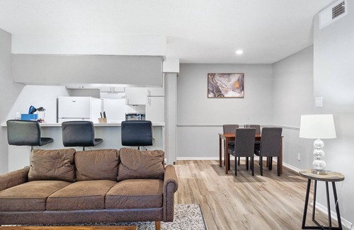North University Apartment | Spacious 3BR/2BA next to UT 3075