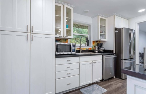 Sammamish House | Spacious 3BR Apt with Huge Yard near Two Lakes