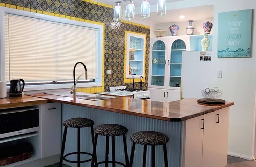 Callala Bay House | Spacious 3BR ground floor holiday home close to beach