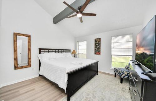 Barker Apartment | Spacious 3BR Retreat Near Katy's Top Attractions