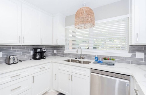 Clear Lake Shores House | Spacious 3BR w/Arcade Games, Foosball, Outdoor Fun & Walk to Kemah Boardwalk!