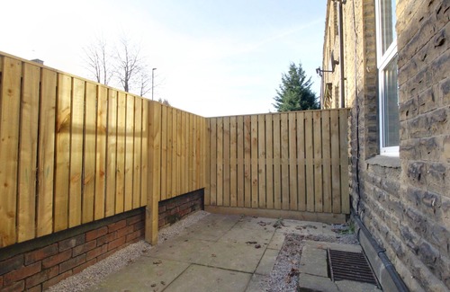 Huddersfield House | Spacious 4 Bed House, Ideally lo