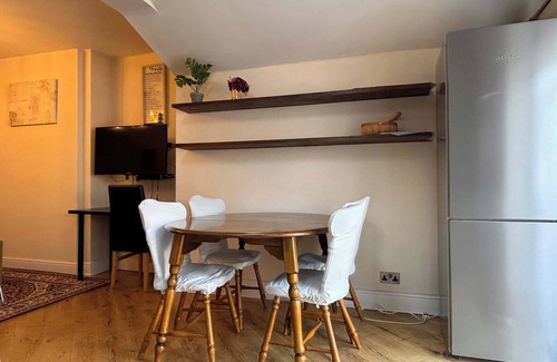 Solihull House | Spacious 4-Bed Solihull Home ideal for Contractors