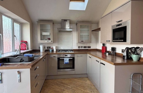 Solihull House | Spacious 4-Bed Solihull Home ideal for Contractors