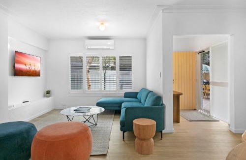 Surfers Paradise Villa | Spacious 4-Bed Villa with Mediterranean Charm