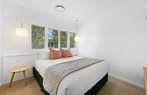 Surfers Paradise Villa | Spacious 4-Bed Villa with Mediterranean Charm