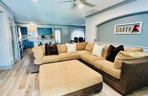 Balch Springs House | Spacious 4-bedroom house with Hot Tub in beautiful Balch Springs with AC, WiFi