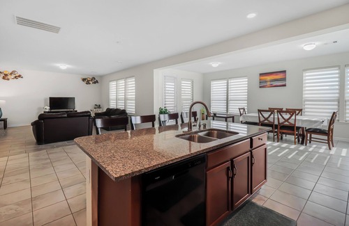 Clodine House | Spacious 4-bedroom, 3-bathroom home with Wi-Fi, washer and dryer in Richmond Tx.