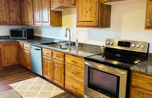 Tropic Apartment | Spacious 4-bedroom apartment in charming Tropic with WiFi, AC
