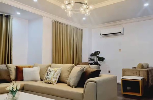 Ikeja Apartment | Spacious 4-bedroom apartment in lovely Ikeja