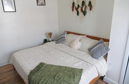 Catonsville House | Spacious 4-Bedroom Family Home Sleeps 10 Peaceful Baltimore Suburb