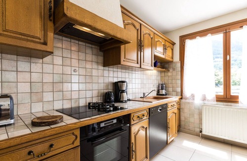 Lalley House | Spacious 4 bedroom gite "Menil" with Jacuzzi-Sauna in Trieves Vercors