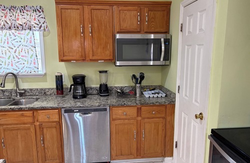Normal House | Spacious 4-bedroom house with AC and WiFi in charming Huntsville