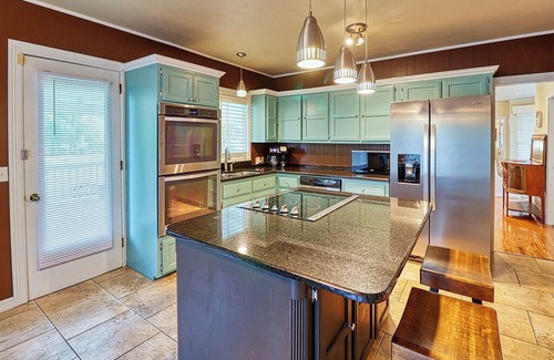 McAlester House | Spacious 4-Bedroom Historical Home w/modern comforts in Old Town McAlester, OK.