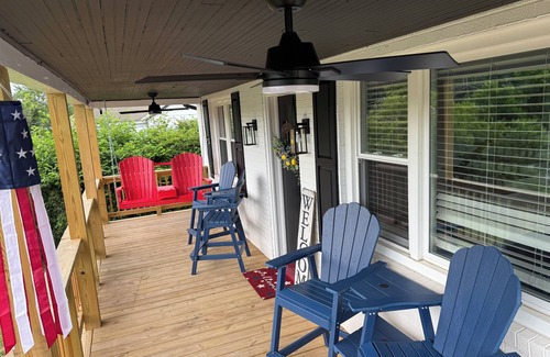 Bluewell House | Spacious 4-bedroom house with garage in Bluewell! Park and ride to the trails!