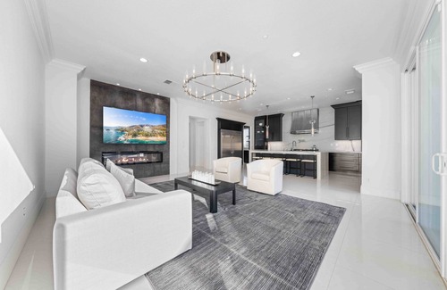 Riverside House | Spacious 4-bedroom house in delightful Riverside with WiFi, AC