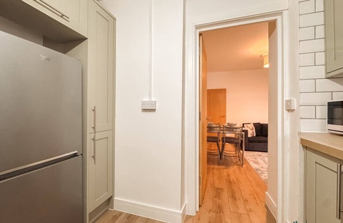 Dowlais House | Spacious 4 Bedroom Home