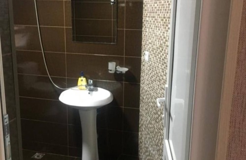 Kutaisi House | Spacious 4-bedroom house in charming Kutaisi with WiFi, AC