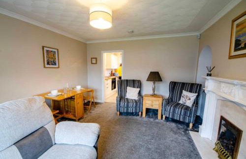 Coatbridge House | Spacious 4-Bedroom House in Glenboig