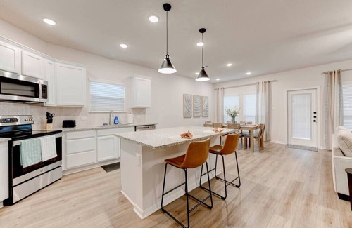 Temple House | Spacious 4 Bedroom House in Temple with 5 Beds
