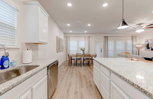 Temple House | Spacious 4 Bedroom House in Temple with 5 Beds