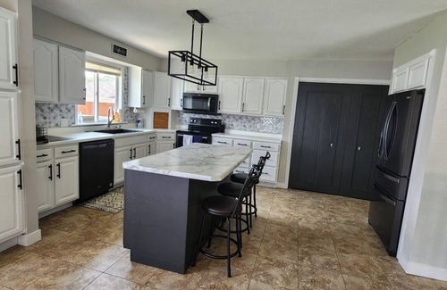 Watertown House | Spacious 4-bedroom lakefront house on large 2 acre lot